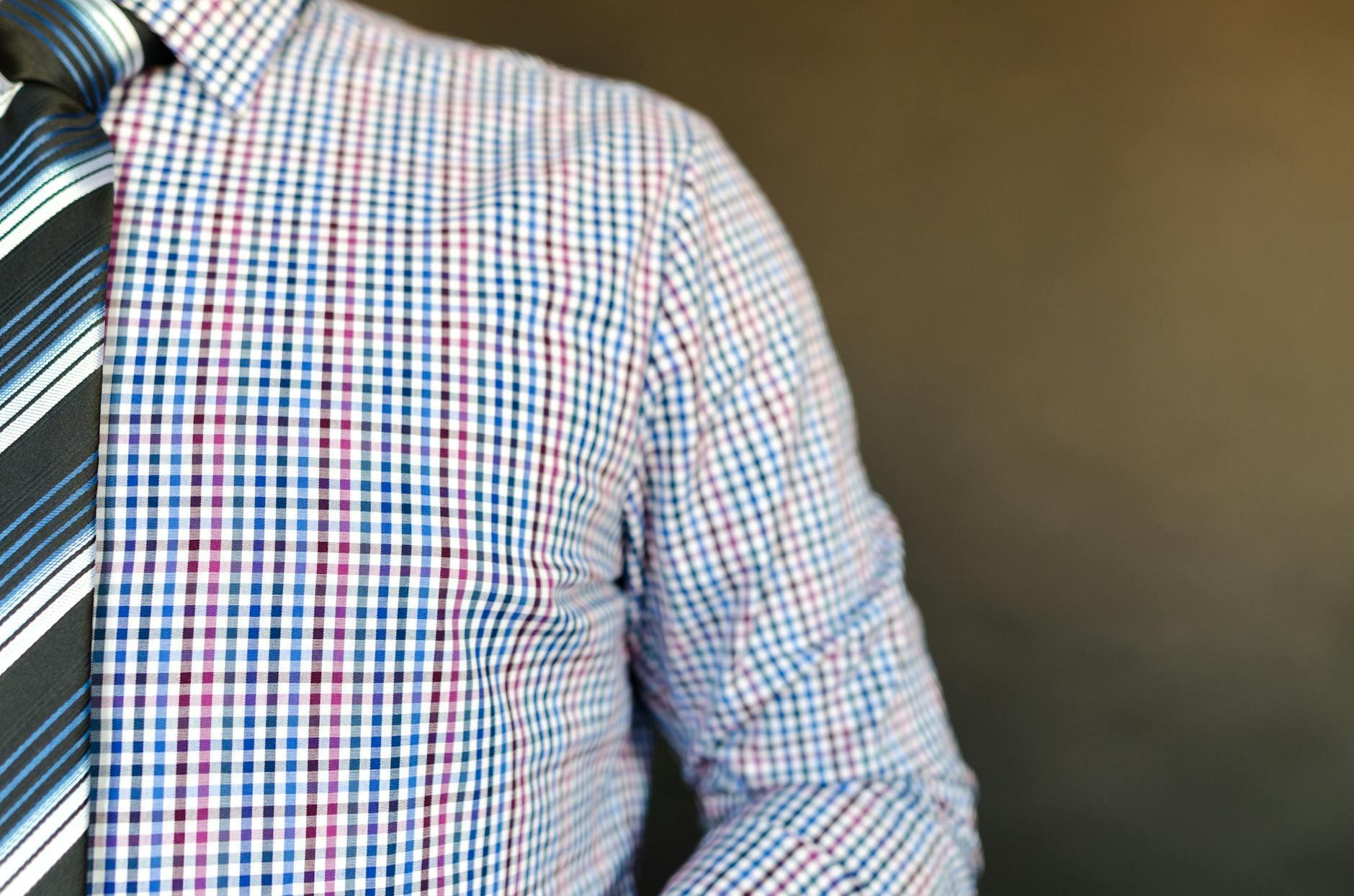 ワイシャツを私服で着ると違和感がある理由