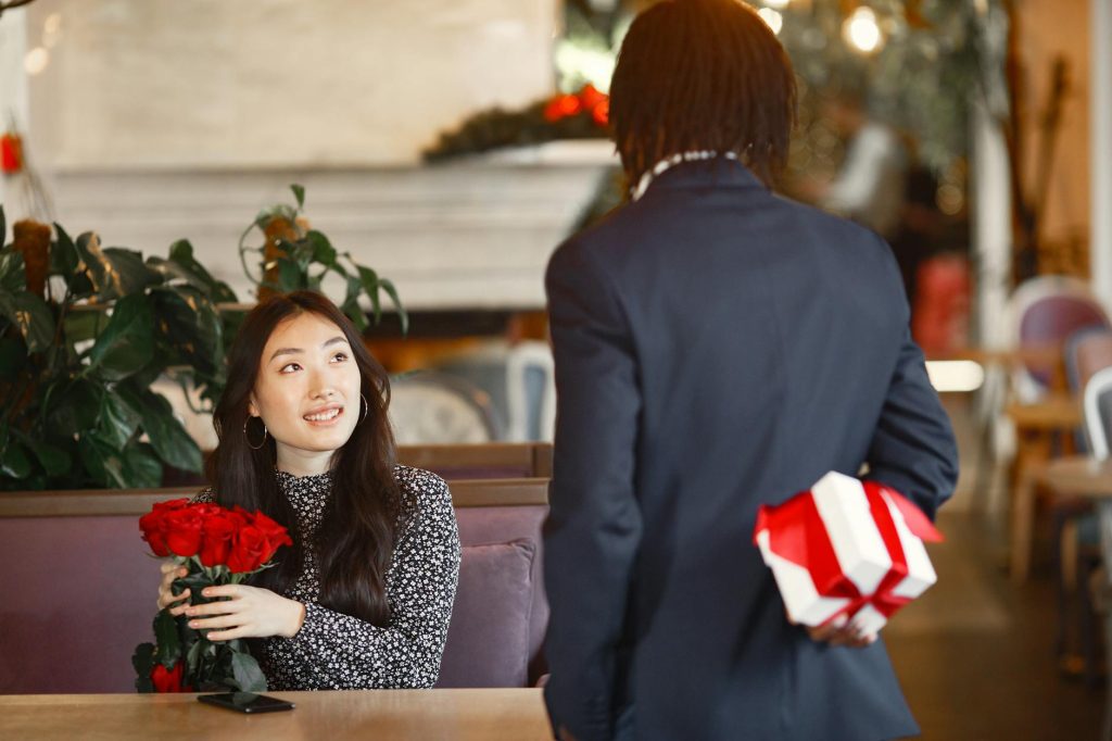 女性が褒める心理の基本
